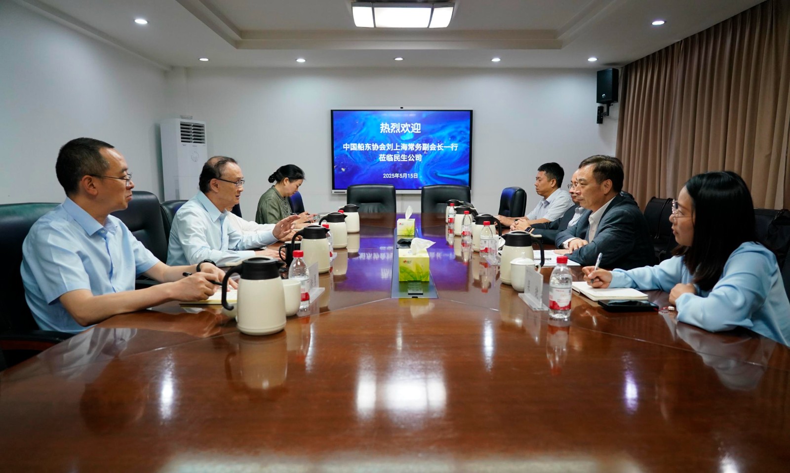 中國船東協(xié)會(huì )常務(wù)副會(huì )長(cháng)劉上海一行走訪(fǎng)重慶民生實(shí)業(yè)…