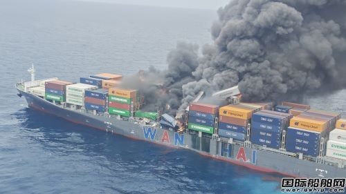 2名中國船員失蹤！又一艘集裝箱船起火爆炸'/]