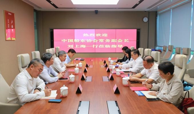 中國船東協會常務副會長劉上海一行走訪上海中谷物流…